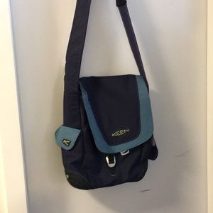 Keen “vertical “ messenger bag